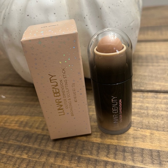 3/$35 🆕 LUNAR BEAUTY Outer Dimension Bronzing & Sculpting Stick - Picture 3 of 3